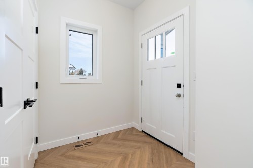 7509 Rowland Road, Edmonton, AB - Indoor Photo Showing Other Room