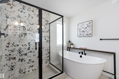 7509 Rowland Road, Edmonton, AB - Indoor Photo Showing Bathroom