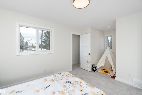 7509 Rowland Road, Edmonton, AB - Indoor