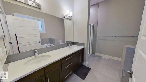 7515 173 Avenue, Edmonton, AB - Indoor Photo Showing Bathroom