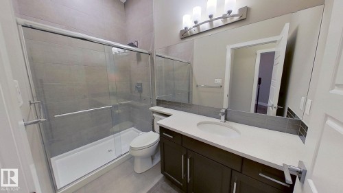 7515 173 Avenue, Edmonton, AB - Indoor Photo Showing Bathroom