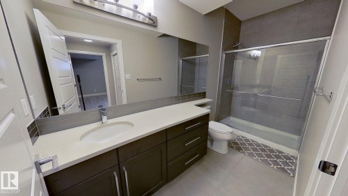 7515 173 Avenue, Edmonton, AB - Indoor Photo Showing Bathroom
