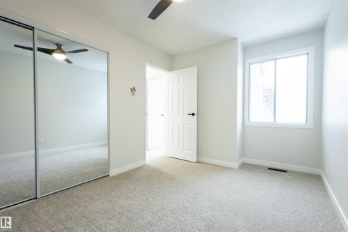 30 Amberly Court, Edmonton, AB - Indoor Photo Showing Other Room