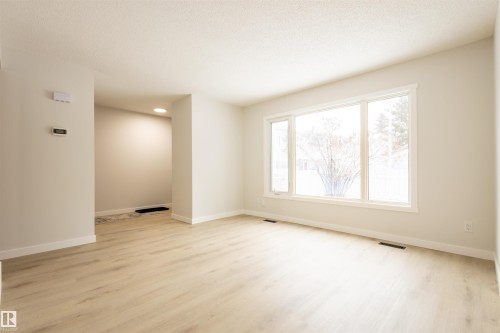 30 Amberly Court, Edmonton, AB - Indoor Photo Showing Other Room