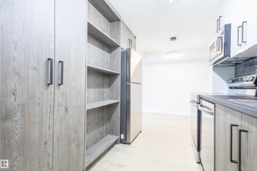 30 Amberly Court, Edmonton, AB - Indoor Photo Showing Kitchen