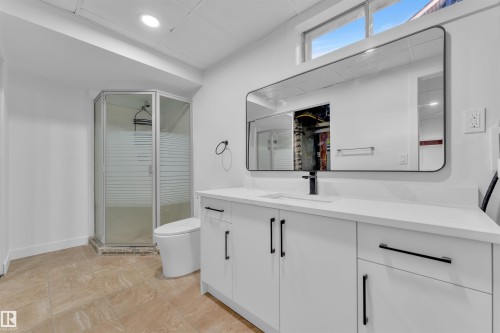 3808 17A Avenue, Edmonton, AB - Indoor Photo Showing Bathroom
