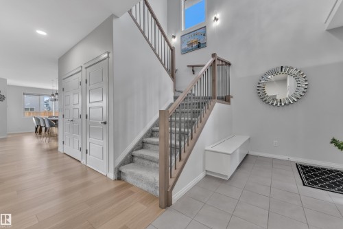 2356 53 Street Sw, Edmonton, AB - Indoor Photo Showing Other Room