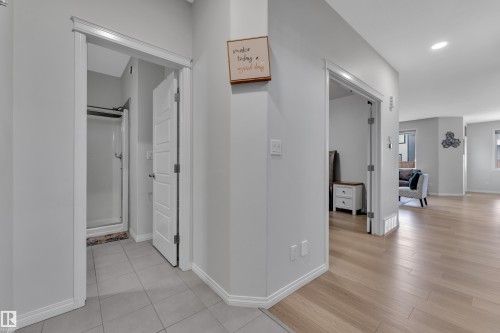 2356 53 Street Sw, Edmonton, AB - Indoor Photo Showing Other Room