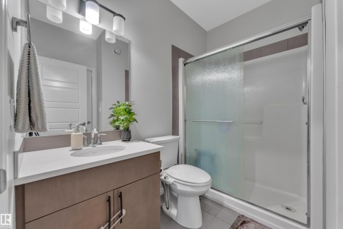 2356 53 Street Sw, Edmonton, AB - Indoor Photo Showing Bathroom