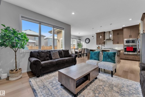 2356 53 Street Sw, Edmonton, AB - Indoor Photo Showing Living Room