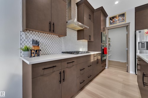2356 53 Street Sw, Edmonton, AB - Indoor Photo Showing Kitchen