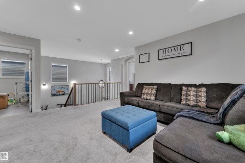 2356 53 Street Sw, Edmonton, AB - Indoor Photo Showing Living Room