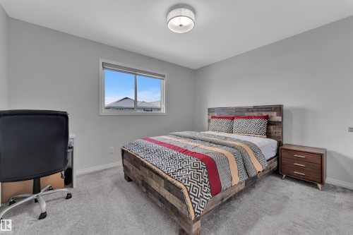 2356 53 Street Sw, Edmonton, AB - Indoor Photo Showing Bedroom