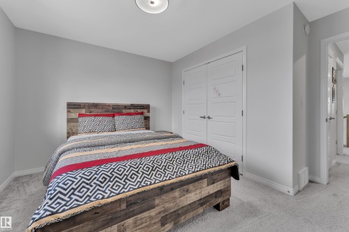 2356 53 Street Sw, Edmonton, AB - Indoor Photo Showing Bedroom