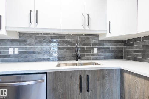 14035 121 Street, Edmonton, AB - Indoor Photo Showing Kitchen With Upgraded Kitchen