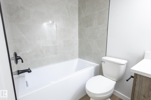 14035 121 Street, Edmonton, AB - Indoor Photo Showing Bathroom