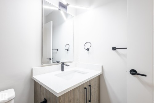 14035 121 Street, Edmonton, AB - Indoor Photo Showing Bathroom