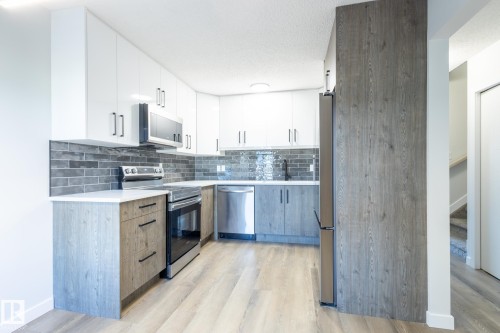 14035 121 Street, Edmonton, AB - Indoor Photo Showing Kitchen With Upgraded Kitchen
