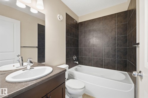 4060 Morrison Wy, Edmonton, AB - Indoor Photo Showing Bathroom