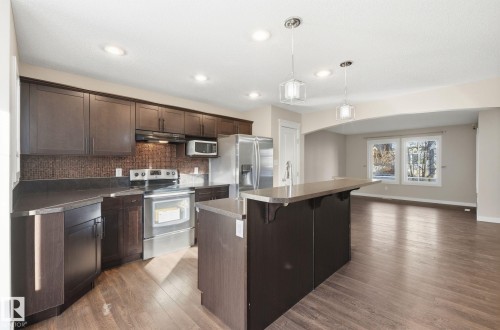 4060 Morrison Wy, Edmonton, AB - Indoor Photo Showing Kitchen With Upgraded Kitchen