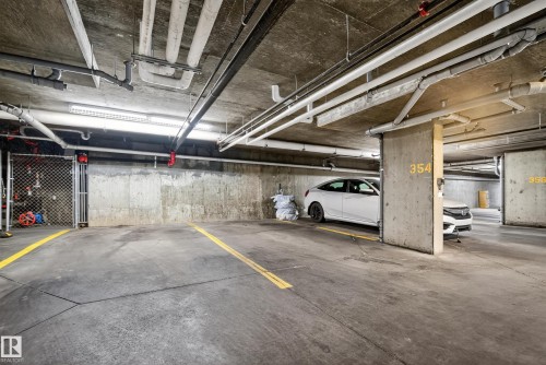 109 5804 Mullen Place, Edmonton, AB - Indoor Photo Showing Garage