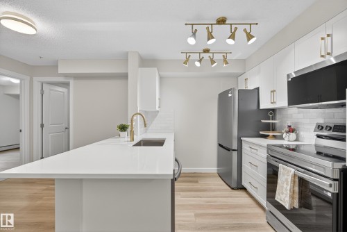 109 5804 Mullen Place, Edmonton, AB - Indoor Photo Showing Kitchen With Upgraded Kitchen