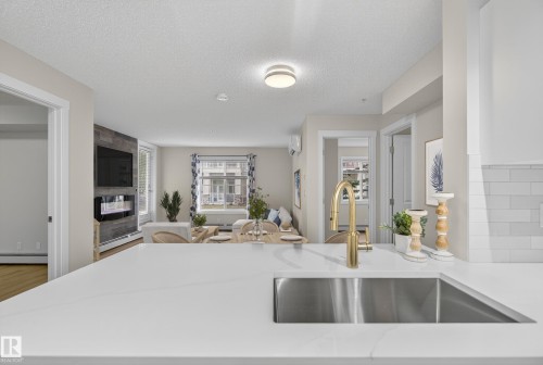 109 5804 Mullen Place, Edmonton, AB - Indoor Photo Showing Kitchen
