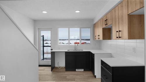 4185 Kinglet Drive, Edmonton, AB - Indoor Photo Showing Kitchen