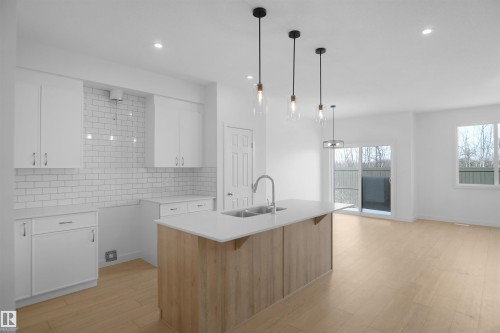 8504 183 Avenue, Edmonton, AB - Indoor Photo Showing Kitchen With Double Sink With Upgraded Kitchen