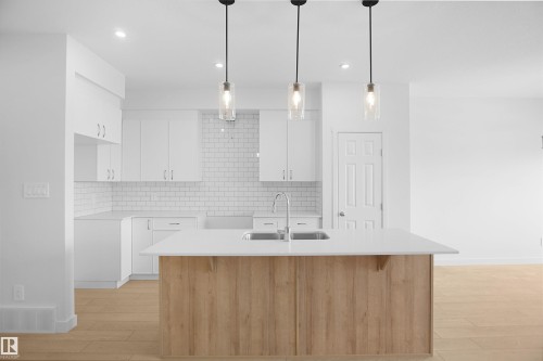 8504 183 Avenue, Edmonton, AB - Indoor Photo Showing Kitchen With Upgraded Kitchen