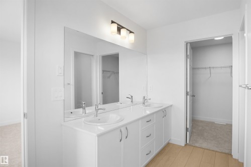8504 183 Avenue, Edmonton, AB - Indoor Photo Showing Bathroom
