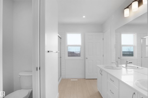 8504 183 Avenue, Edmonton, AB - Indoor Photo Showing Bathroom