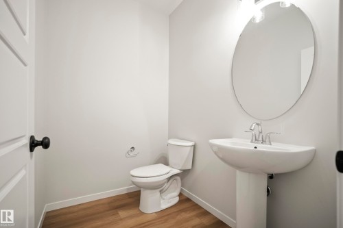 7015 177 Avenue, Edmonton, AB - Indoor Photo Showing Bathroom