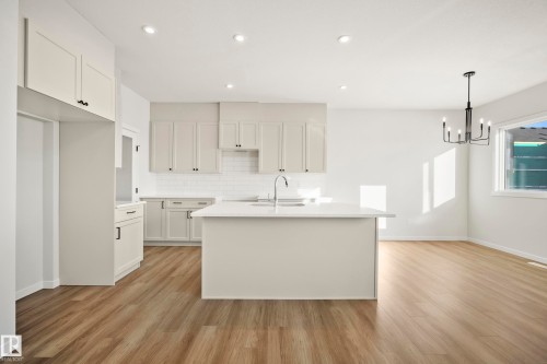 7015 177 Avenue, Edmonton, AB - Indoor Photo Showing Kitchen With Upgraded Kitchen