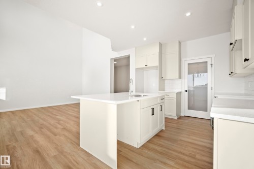 7015 177 Avenue, Edmonton, AB - Indoor Photo Showing Kitchen