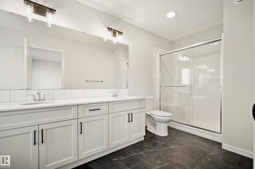 7015 177 Avenue, Edmonton, AB - Indoor Photo Showing Bathroom