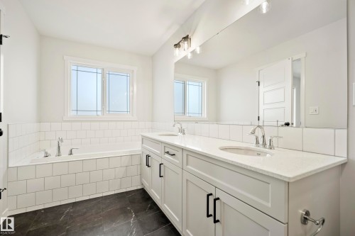 7015 177 Avenue, Edmonton, AB - Indoor Photo Showing Bathroom