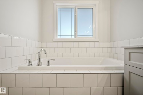 7015 177 Avenue, Edmonton, AB - Indoor Photo Showing Bathroom