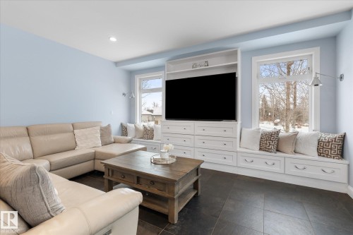 8 53305 Rge Road 273, Rural Parkland County, AB - Indoor Photo Showing Living Room