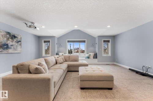 8 53305 Rge Road 273, Rural Parkland County, AB - Indoor Photo Showing Living Room