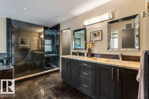 4522 Donsdale Drive Nw, Edmonton, AB - Indoor Photo Showing Bathroom