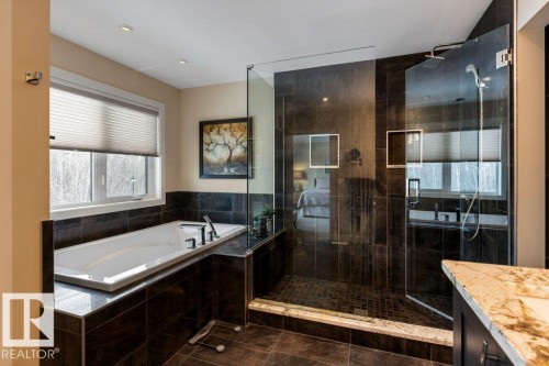 4522 Donsdale Drive Nw, Edmonton, AB - Indoor Photo Showing Bathroom