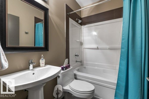 4522 Donsdale Drive Nw, Edmonton, AB - Indoor Photo Showing Bathroom