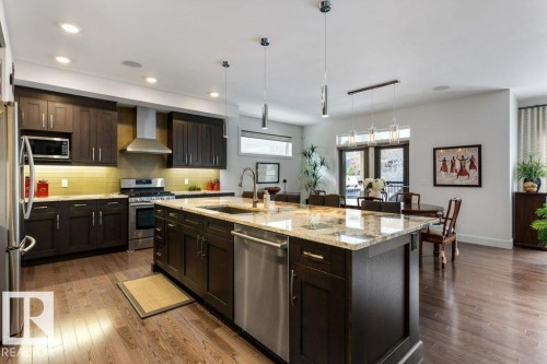 4522 Donsdale Drive Nw, Edmonton, AB - Indoor Photo Showing Kitchen With Upgraded Kitchen