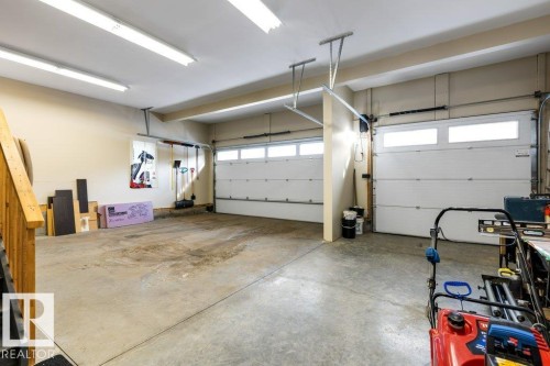 4522 Donsdale Drive Nw, Edmonton, AB - Indoor Photo Showing Garage