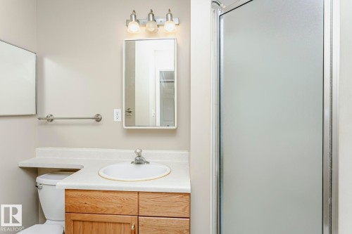 3240 38 Avenue, Edmonton, AB - Indoor Photo Showing Bathroom