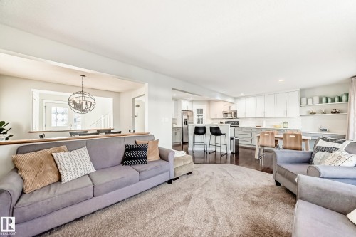 20448 56 Avenue, Edmonton, AB - Indoor Photo Showing Living Room