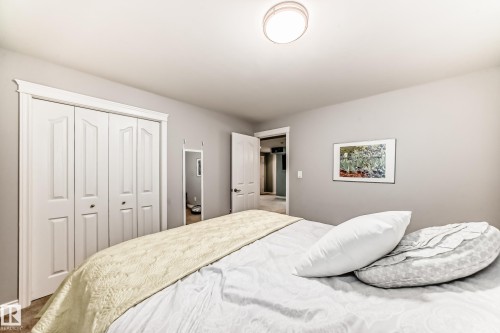 20448 56 Avenue, Edmonton, AB - Indoor Photo Showing Bedroom
