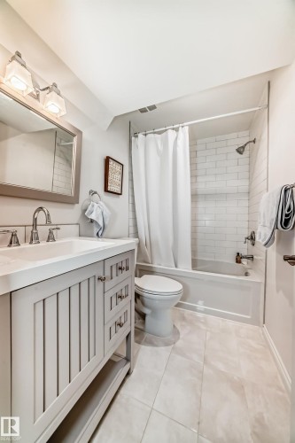 20448 56 Avenue, Edmonton, AB - Indoor Photo Showing Bathroom