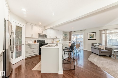 20448 56 Avenue, Edmonton, AB - Indoor Photo Showing Kitchen